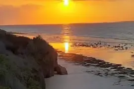 DIJUAL SEGERA: Tanah di Pinggir Pantai Kawona, Sumba Barat Daya, Indonesia;