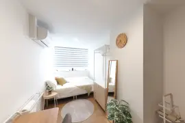 Fully Furnished Serviced Studio Apartment At Aljunied Mrt (Shared Toilet)