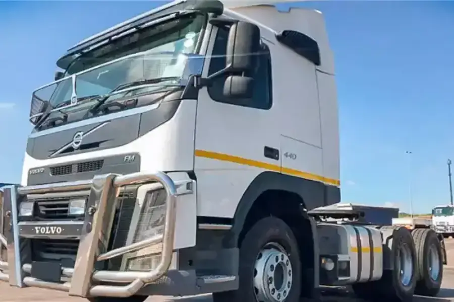 34 ton side tipper /tautliners/ flat deck trucks and trailers for hire.0661