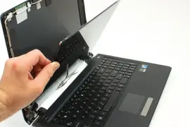 We replace broken Laptop Screen with new 