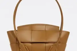 Bottega Veneta Handbags – Sophistication Revitalized